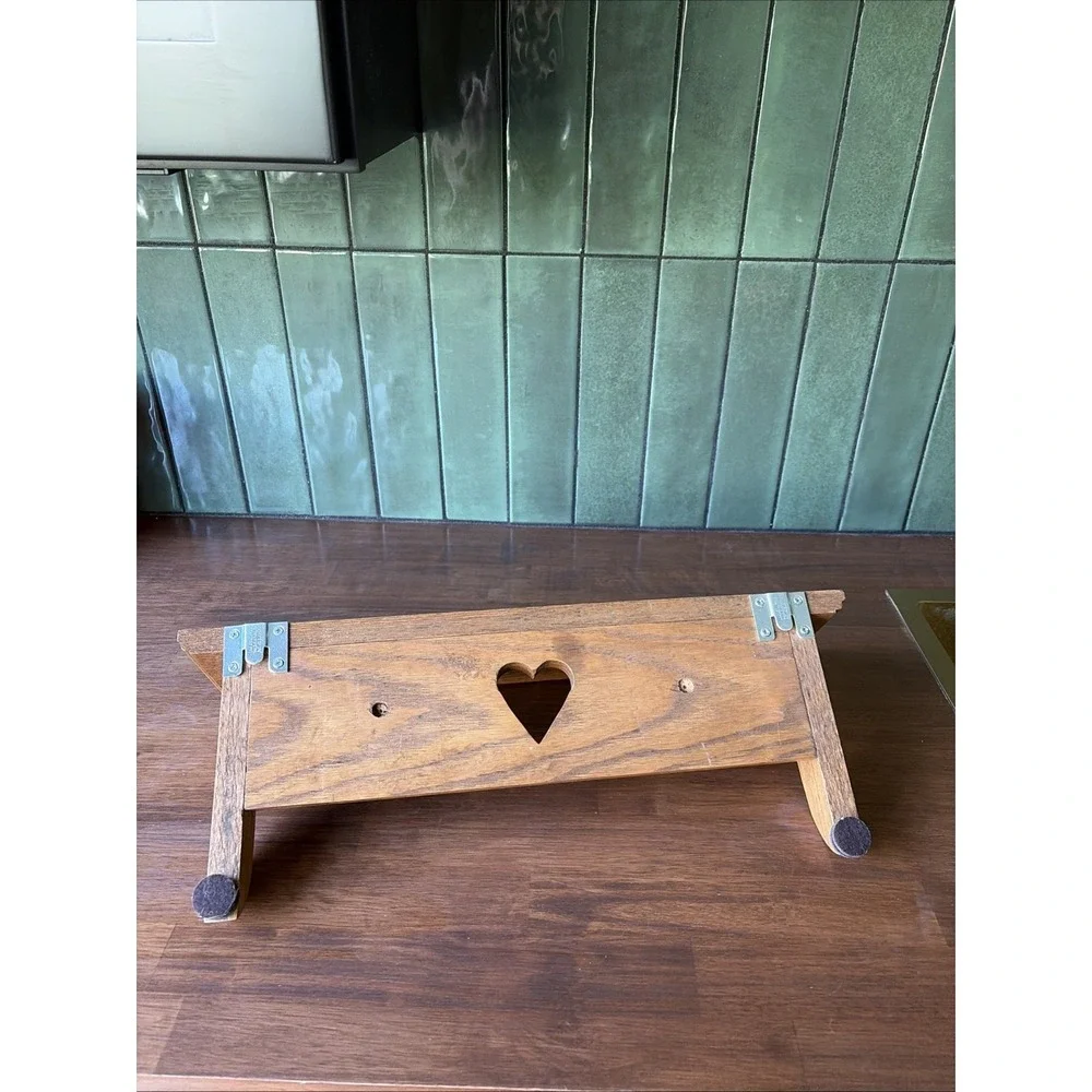 VTG SHELF WALL MOUNT WOOD HANDCRAFTED HEART CUTOUT RUSTIC SHELF/PEG HOOKS